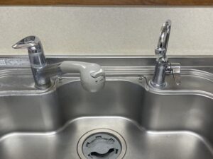 三重キッチン取付け隊　カートリッジそのままで浄水栓の交換　施工前　